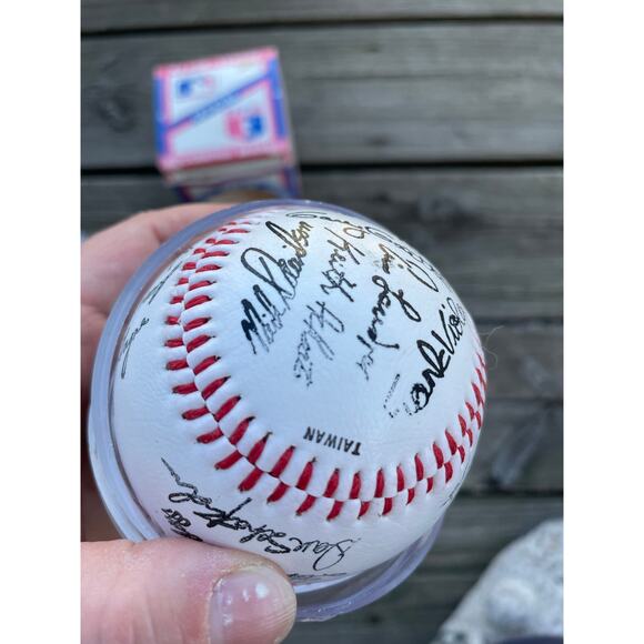 Vintage Signed Replilca of Twins Baseball 80s/90s - Picture 14 of 16